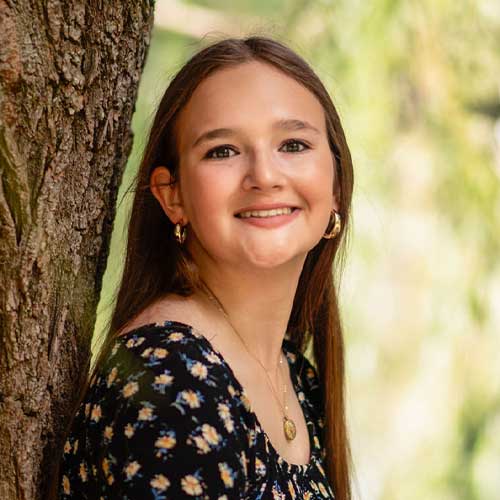 Headshot of Jullia Peterson