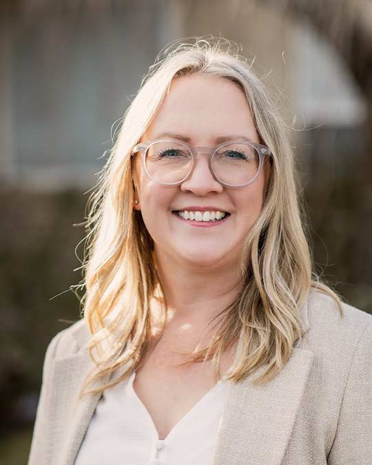 Headshot of Carrie Killinger