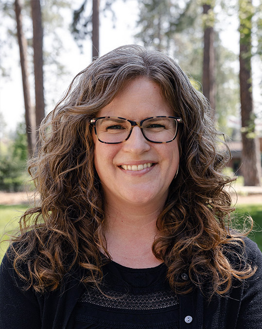 Headshot of Kim Lavine
