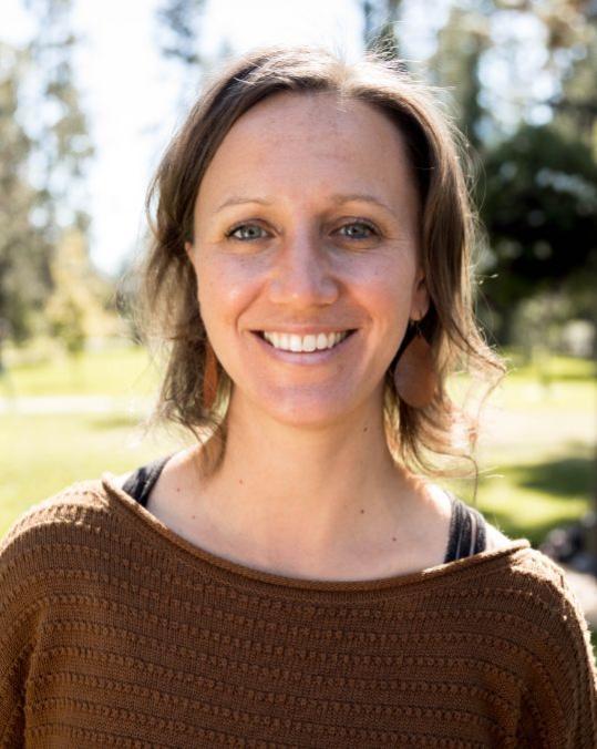 Headshot of Lauren Taylor