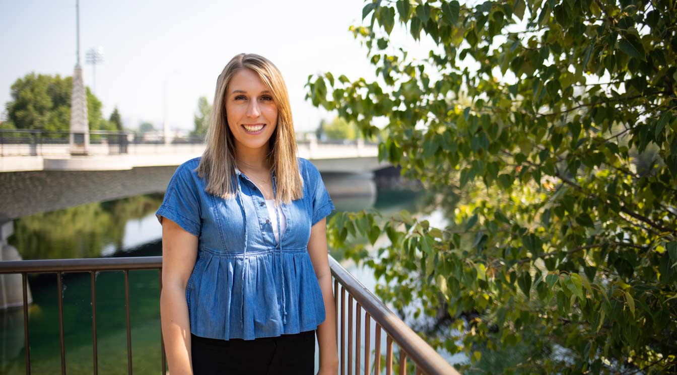 Outdoor photo portrait of Alexis Mcleod