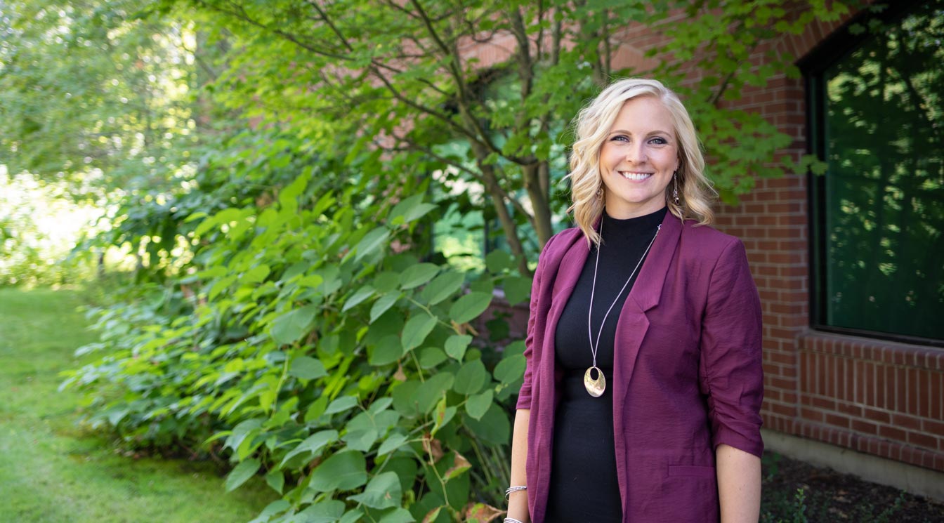 Outdoor photo portrait of Michelle Hannaford
