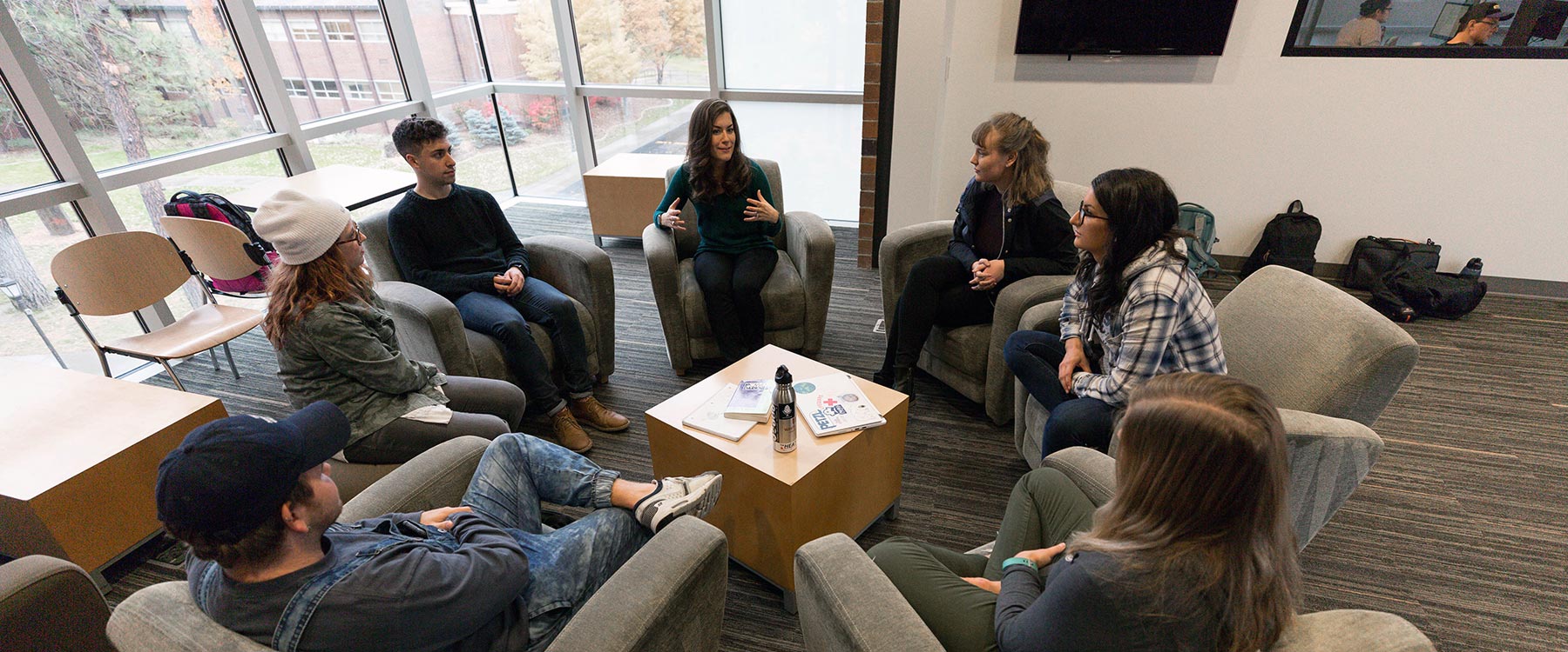 Psychology students sit and listen to Professor Elizabeth Campbell