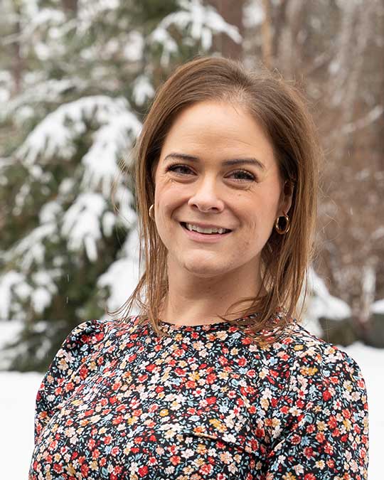 Headshot of Anna Thomas