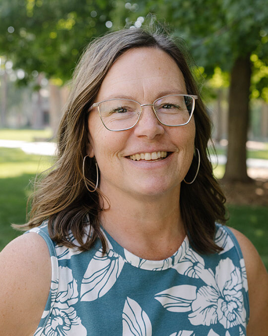 Headshot of Tracy Mouser