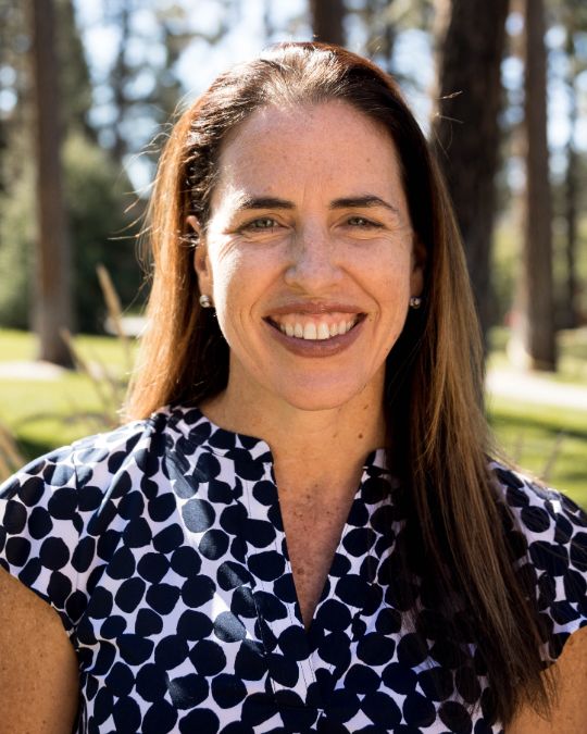 Headshot of Mindy Smith