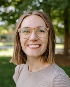 Headshot of Lauren Hunter
