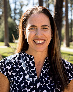 Headshot of Mindy Smith