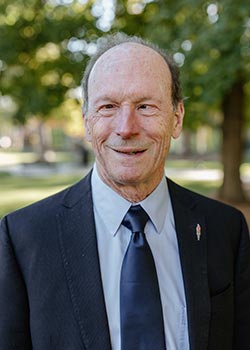 Headshot of Ken Roberts