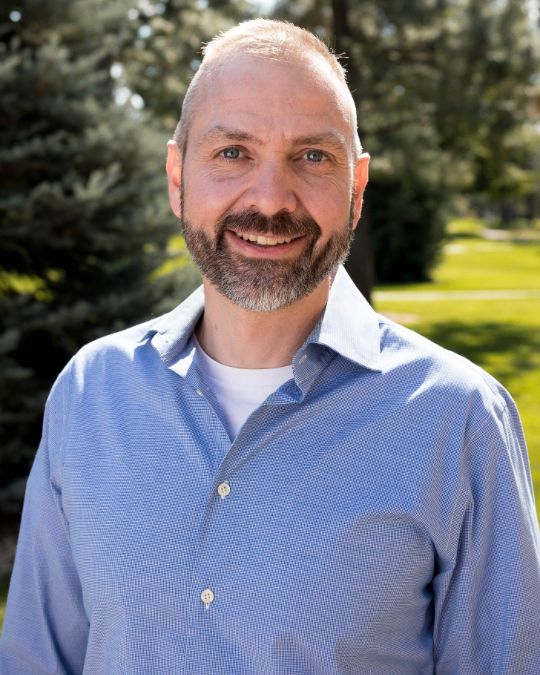 Headshot of Garrett Riddle