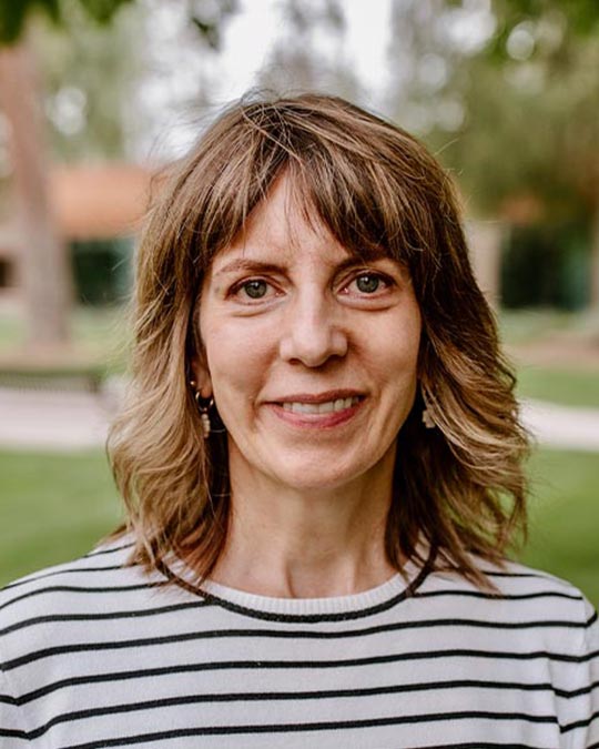 Headshot of Julie Riddle