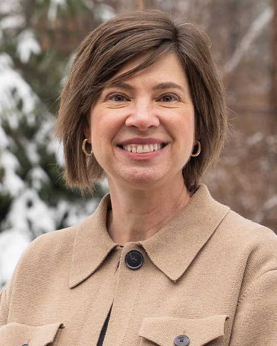 Headshot of Suzie Heimbigner