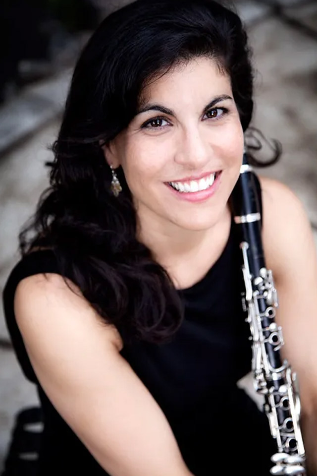 Headshot of Stephanie Zelnick