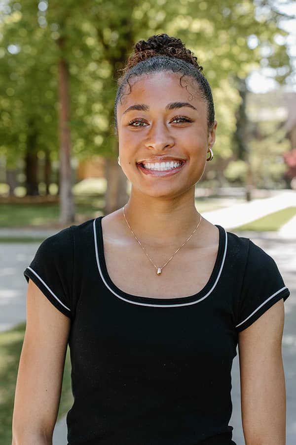 Headshot of Macayla Mills.