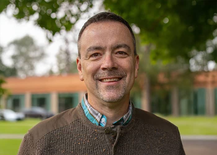 Headshot of Scott Davis.