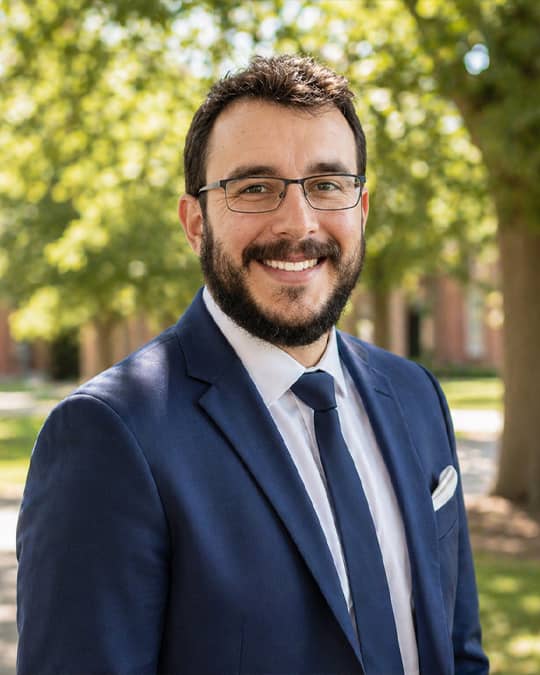 Headshot of Jason Defreitas.