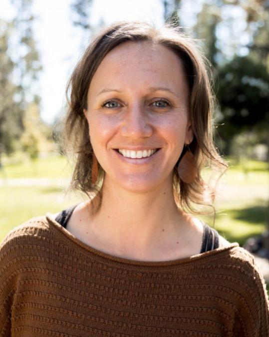 Headshot of Lauren Taylor