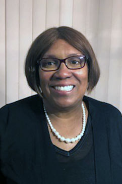 Headshot of Leslie McAuley