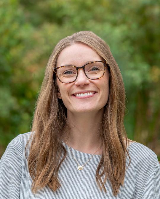 Headshot of Lauren Hunter.
