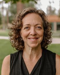 Headshot of Rachelle Hartvigsen