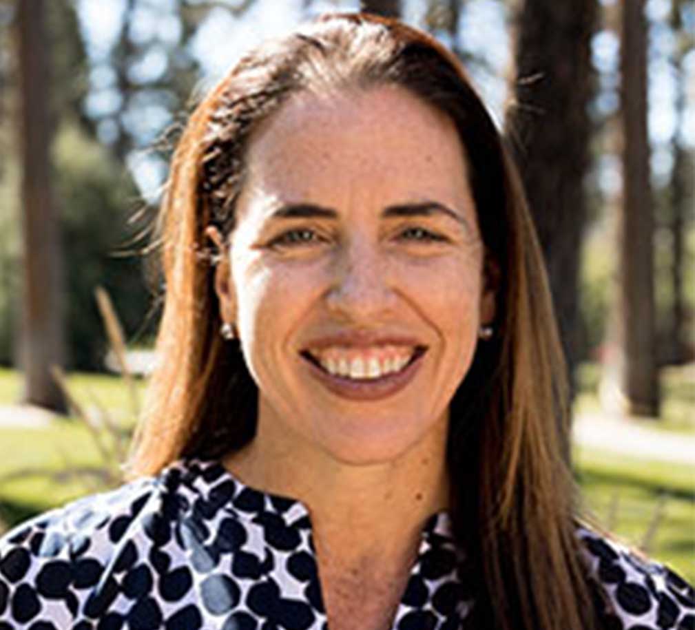 Headshot of Mindy Smith
